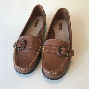 THOM MCCAN, BEIGE FLAT LEATHER SHOES, 8M